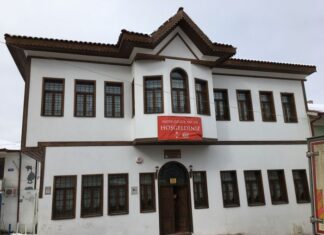 Anemurium Nekropolünde Kompleks Mezar Tipleri